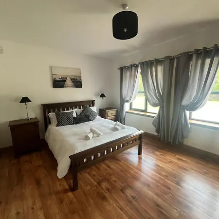 Fabulous 4 Bedroom House, Gateway To Connemara 펜션 *