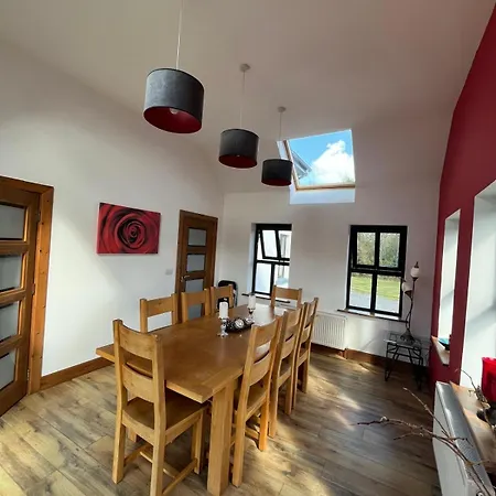 Fabulous 4 Bedroom House, Gateway To Connemara 펜션 골웨이