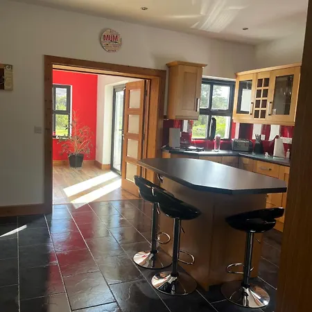 Fabulous 4 Bedroom House, Gateway To Connemara 펜션