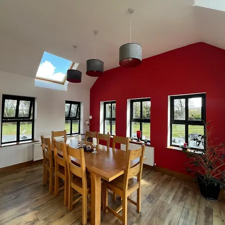 Fabulous 4 Bedroom House, Gateway To Connemara 펜션 골웨이