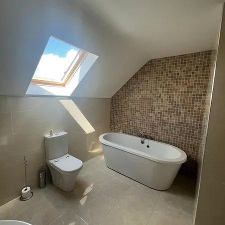 펜션 Fabulous 4 Bedroom House, Gateway To Connemara 골웨이