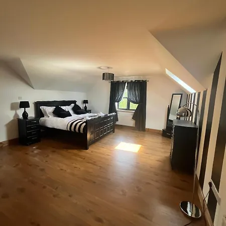 Fabulous 4 Bedroom House, Gateway To Connemara 펜션